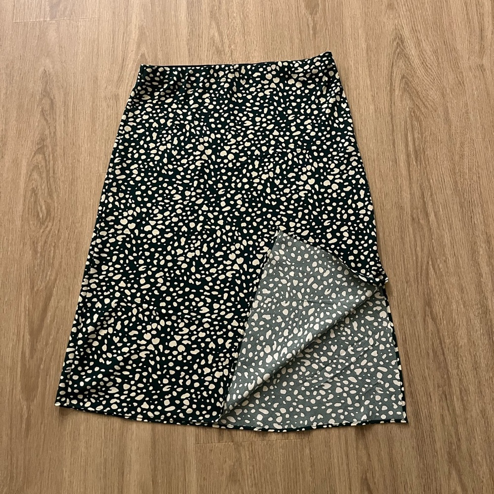 Green and white Polk-a-dot midi skirt
